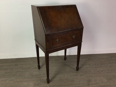 Lot 523 - A LADY'S MAHOGANY BUREAU