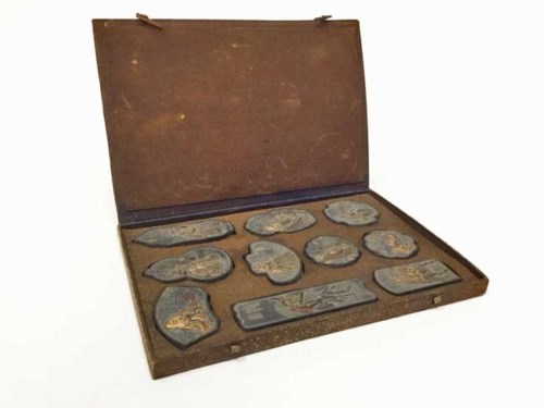 Lot 251 - 20TH CENTURY CHINESE SET OF GILDED INK BLOCKS...
