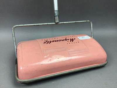 Lot 529 - A GROUP OF VINTAGE TOYS