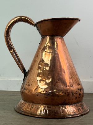 Lot 592 - A LATE 19TH/EARLY 20TH CENTURY COPPER JUG