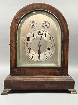 Lot 591 - A LATE 19TH CENTURY OAK MANTEL CLOCK