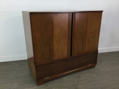 Lot 544 - A MID CENTURY CABINET