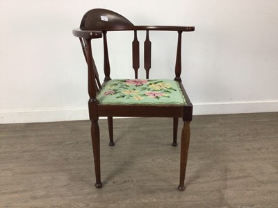 Lot 485 - AN EDWARDIAN INLAID MAHOGANY CORNER CHAIR