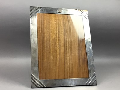 Lot 568 - A SILVER PLATED PHOTOGRAPH FRAME AND OTHER ITEMS