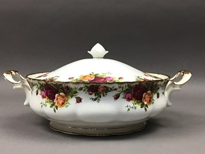 Lot 623 - AN OLD COUNTRY PART DINNER SERVICE
