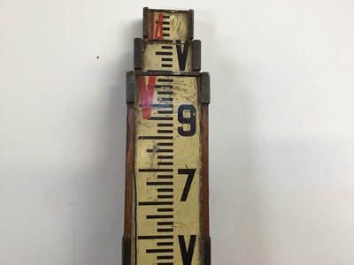 Lot 626 - A SURVEYOR'S EXTENDABLE MEASURE