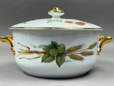 Lot 610 - A GROUP OF ROYAL WORCESTER 'EVESHAM' PATTERN DINNER WARE