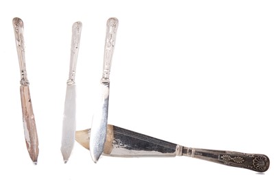 Lot 41 - EDWARDIAN SILVER HANDLED FISH SET