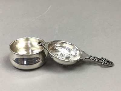 Lot 200A - A MAPPIN & WEBB SILVER TEA STRAINER AND BOWL