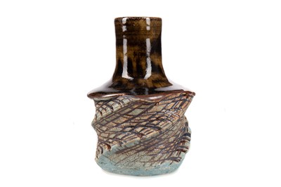 Lot 520 - YOUNGGI SEO (SOUTH KOREAN), STUDIO POTTERY VASE