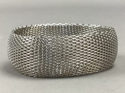 Lot 700 - A COLLECTION OF COSTUME JEWELLERY