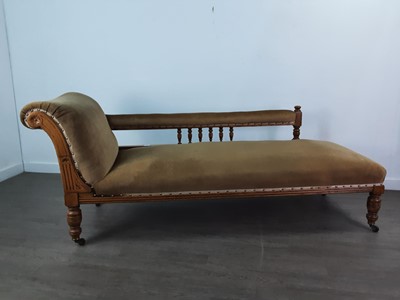 Lot 165A - A LATE VICTORIAN OAK CHAISE LONGUE AND FOOTSTOOL