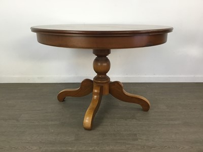 Lot 170A - A REPRODUCTION CIRCULAR SUPPER TABLE AND FOUR CHAIRS