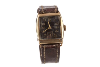 Lot 873 - A GENTLEMAN'S ART DECO NINE CARAT GOLD WRIST WATCH