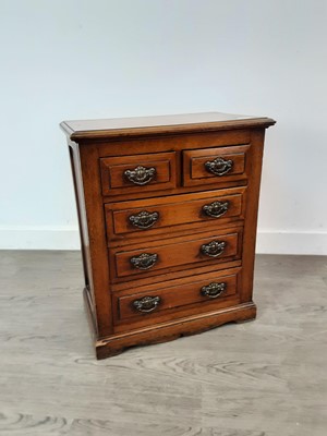 Lot 130A - AN APPRENTICE TYPE CHEST OF DRAWERS