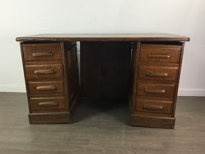 Lot 270A - AN OAK PEDESTAL DESK