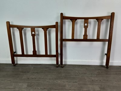 Lot 365A - AN OAK ARTS & CRAFTS SINGLE BED FRAME