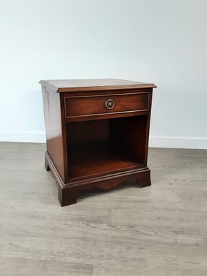 Lot 370A - A REPRODUCTION MAHOGANY BEDSIDE CABINET