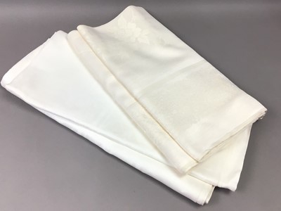 Lot 709 - A LOT OF VINTAGE LINEN
