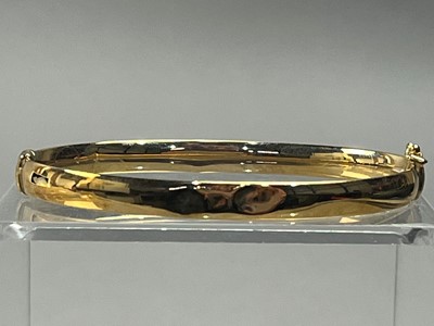 Lot 77 - A NINE CARAT GOLD BANGLE