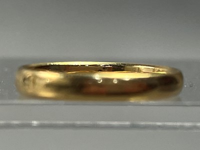 Lot 78 - A NINE CARAT GOLD RING