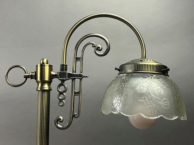 Lot 81 - A MODERN DESK LAMP