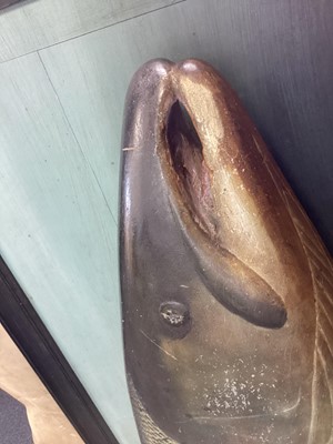 Lot 166 - AN EARLY 20TH CENTURY FOLK ART CARVED AND PAINTED WOOD MODEL OF AN ATLANTIC SALMON