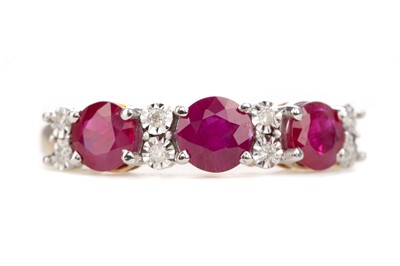 Lot 1116 - A RUBY AND DIAMOND RING