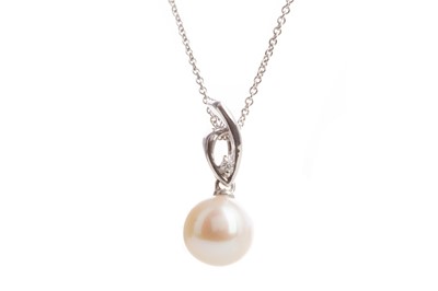 Lot 1120 - A PEARL AND DIAMOND NECKLACE