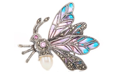 Lot 1160 - A PLIQUE A JOUR INSECT BROOCH