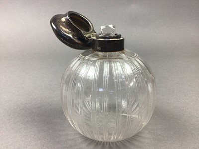 Lot 177 - A GLASS PERFUME BOTTLE WITH SILVER TOP