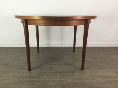 Lot 208 - A TEAK 1960'S EXTENDING CIRCULAR DINING TABLE