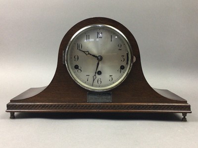 Lot 221 - AN OAK MANTEL CLOCK