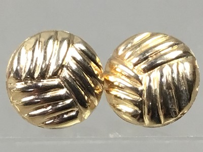 Lot 415 - A COLLECTION OF COSTUME JEWELLERY