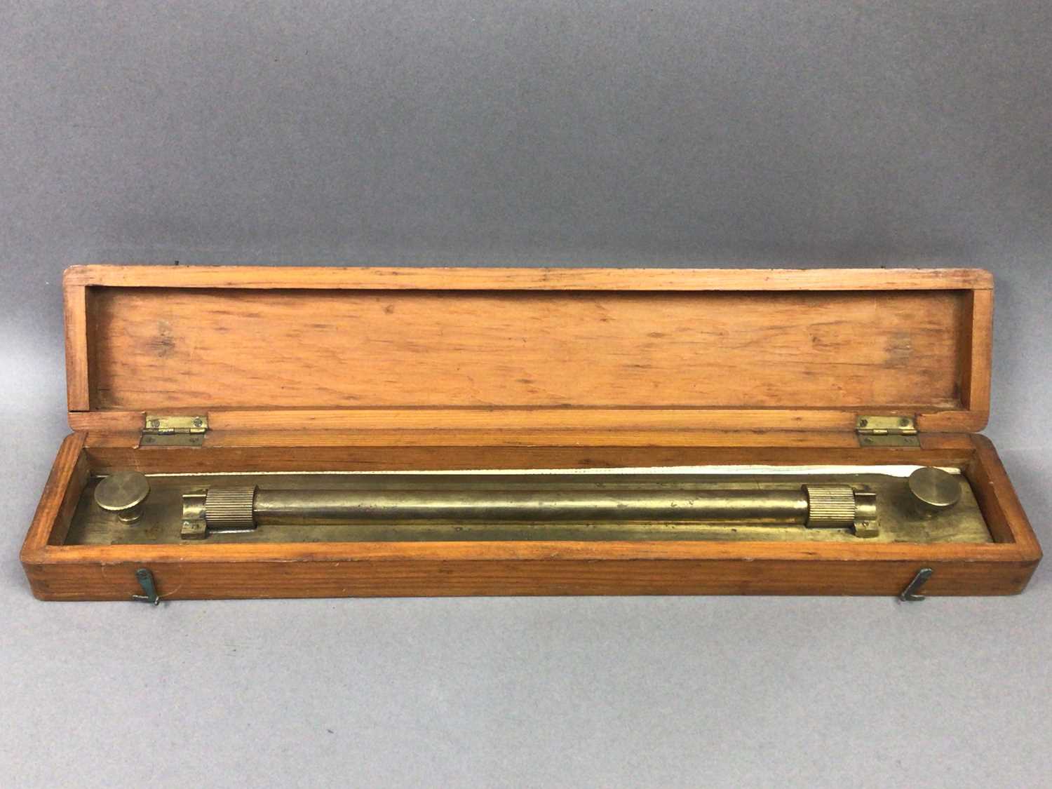 Lot 252 - A U.W.W. MAKERS BIRMINGHAM BRASS ROLLING RULER AND OTHER ITEMS