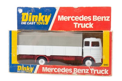 Lot 988A - A DINKY 940 MERCEDES BENZ TRUCK