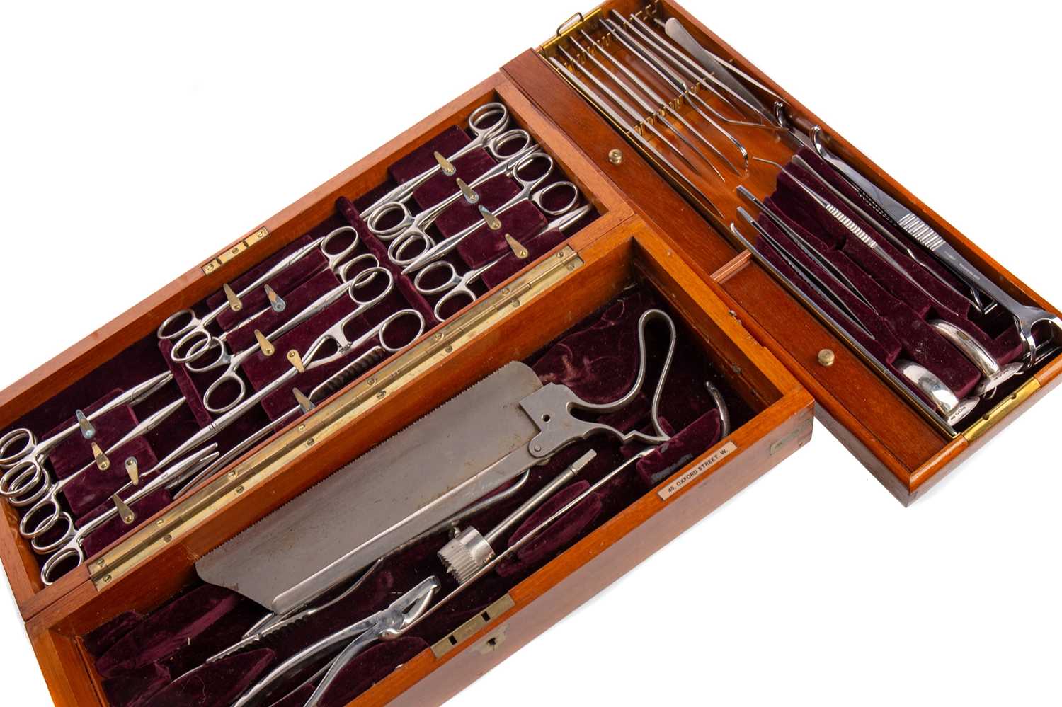 Lot 147 - A SET OF MID-20TH CENTURY OPERATION INSTRUMENTS BY W. H. BAILEY & SON LTD OF OXFORD STREET