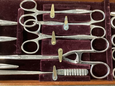 Lot 147 - A SET OF MID-20TH CENTURY OPERATION INSTRUMENTS BY W. H. BAILEY & SON LTD OF OXFORD STREET