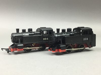 Lot 404 - A LOT OF MODEL RAILWAY