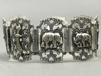 Lot 440 - A COLLECTION OF COSTUME JEWELLERY