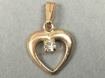 Lot 441 - A LOT OF COSTUME JEWELLERY AND SEVERAL COMPACTS