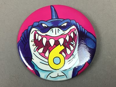 Lot 474 - A LOT OF VINTAGE BADGES