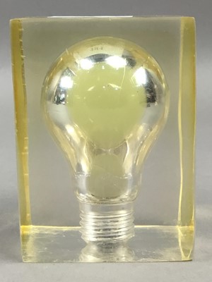 Lot 484 - A PIERRE GIRAUDON 1960S VINTAGE LUCITE POP ART LIGHT BULB SCULPTURE