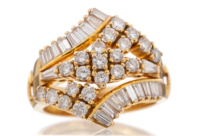 Lot 402 - DIAMOND DRESS RING