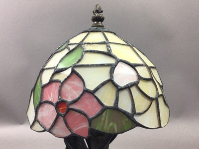 Lot 536 - A REPRODUCTION TIFFANY STYLE TABLE LAMP