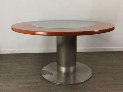 Lot 371 - A MID CENTURY CIRCULAR TABLE