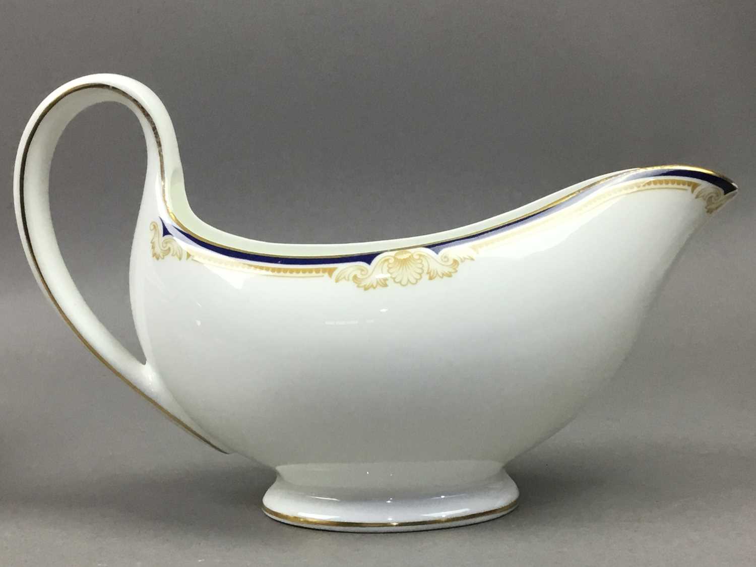 Lot 520 - WEDGWOOD 'CAVENDISH' PATTERN DINNER WARE