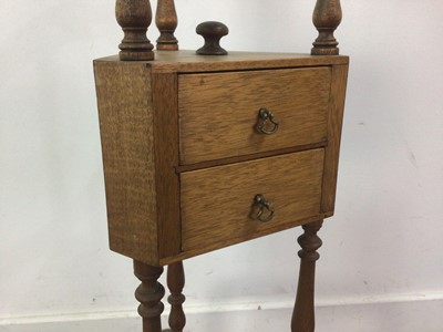 Lot 564 - A MAHOGANY WASH STAND AND A CAKE STAND