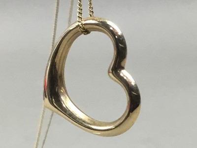 Lot 606 - A NINE CARAT GOLD OPEN HEART PENDANT