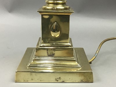 Lot 188 - AN EARLY 20TH CENTURY BRASS COLUMN LAMP